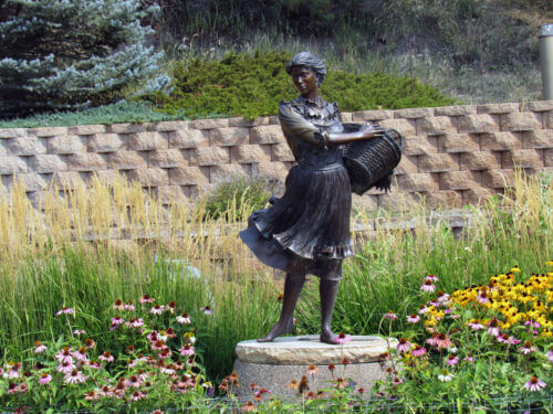 Kd Statue Flowers04